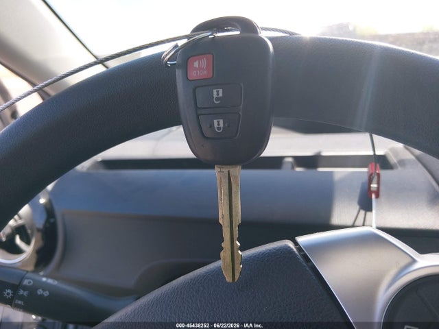 2015 Toyota Prius C Two მანქანა იყიდება აუქციონზე, vin: JTDKDTB3XF1585923, აუქციონის ნომერი: 45438252