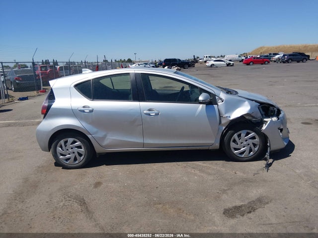 2015 Toyota Prius C Two მანქანა იყიდება აუქციონზე, vin: JTDKDTB3XF1585923, აუქციონის ნომერი: 45438252