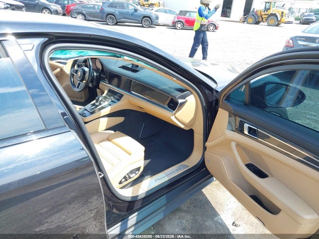 45438280 :رقم المزاد ، WP0AB2A77JL135644 vin ، 2018 Porsche Panamera 4s مزاد بيع