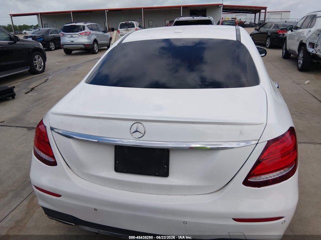WDDZF4KB6HA136012 Mercedes-Benz E 300 4matic
