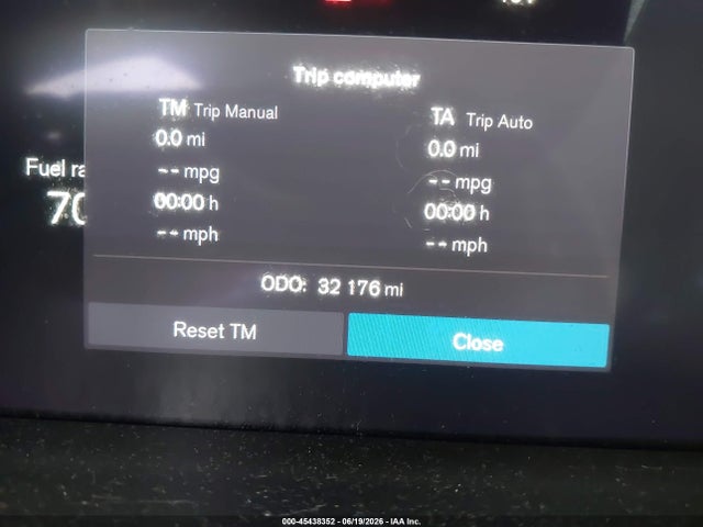 7JRL12FK9RG323001 Volvo S60 B5 Core Dark Theme