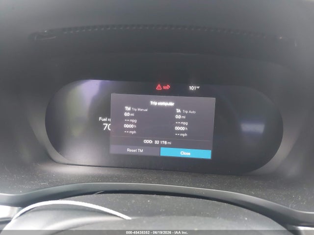 7JRL12FK9RG323001 Volvo S60 B5 Core Dark Theme