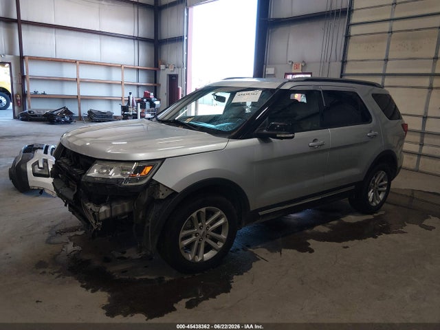 Ford EXPLORER XLT 2017 1FM5K7D81HGB16444 Image 2