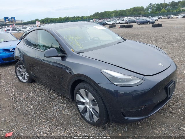 Tesla Model Y Long Range Dual Motor All-wheel Drive 2024 7SAYGDEE1RA273618 zdjęcie główne
