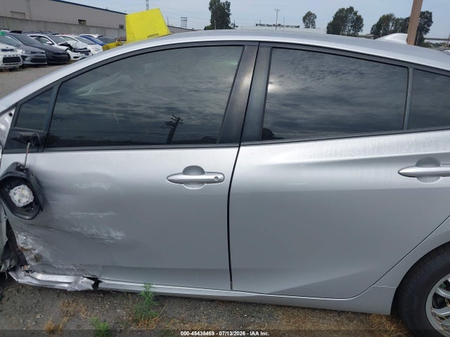 JTDKBRFUXJ3063852 Toyota Prius Two
