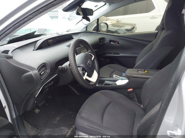 JTDKBRFUXJ3063852 Toyota Prius Two