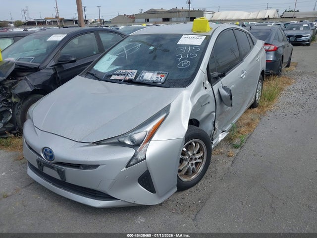 JTDKBRFUXJ3063852 Toyota Prius Two