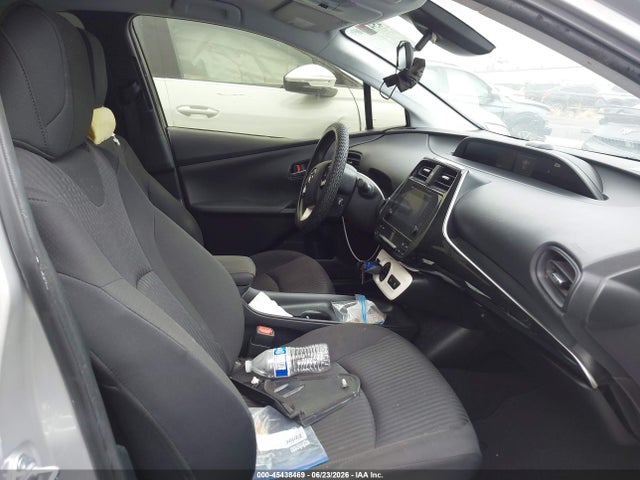 JTDKBRFUXJ3063852 Toyota Prius Two