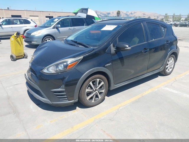 Toyota Prius C One 2018 JTDKDTB38J1615137 Image 2