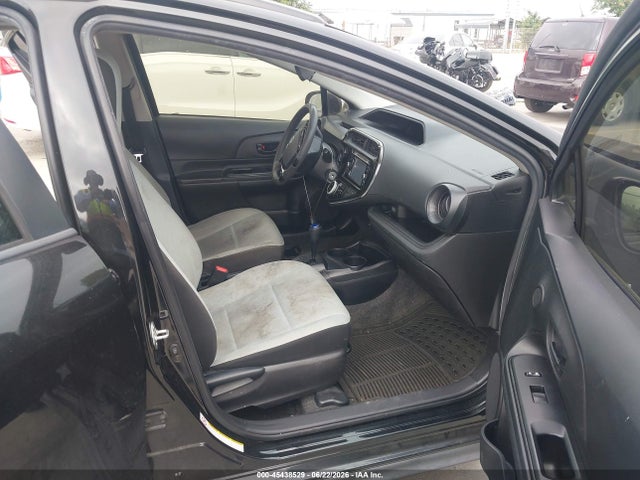 Toyota Prius C One 2018 JTDKDTB38J1615137 Image 5