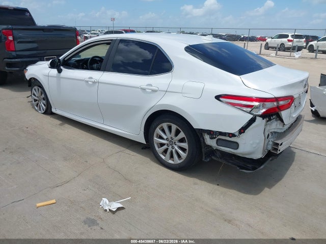 Toyota CAMRY LE 2020 4T1C11AK6LU395942 Image 3