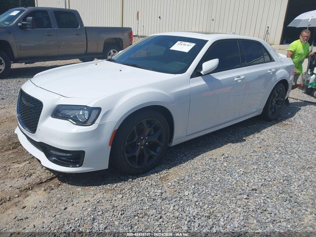 Chrysler 300 300s 2023 2C3CCABT6PH676867 Image 2