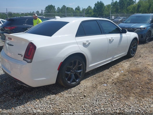 Chrysler 300 300s 2023 2C3CCABT6PH676867 Image 4