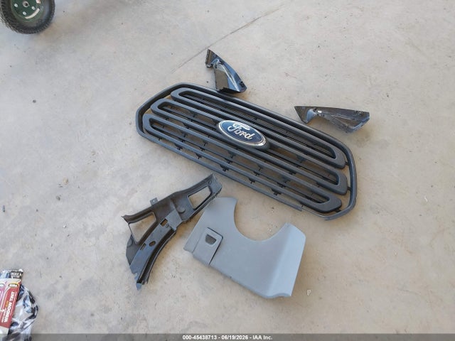 45438713 :رقم المزاد ، 1FTSW2XG6FKA53384 vin ، 2015 Ford Transit-350 مزاد بيع