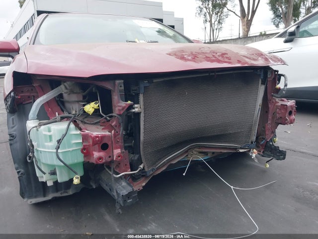 45438920 :رقم المزاد ، 4T1B11HKXJU517149 vin ، 2018 Toyota Camry Le مزاد بيع
