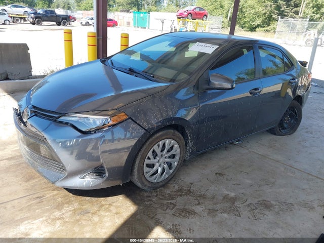 Toyota COROLLA LE 2018 5YFBURHE4JP833986 Image 2