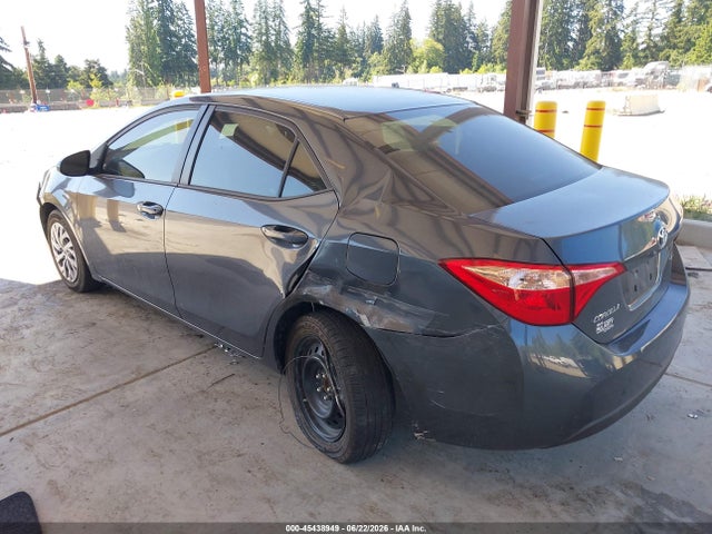 Toyota COROLLA LE 2018 5YFBURHE4JP833986 Image 3