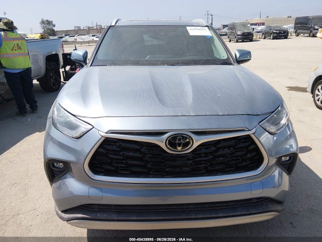 5TDGZRAH4NS124855 Toyota Highlander Xle