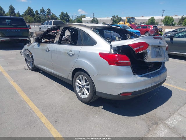 Ford FOCUS SE 2018 1FADP3F27JL328934 Image 3