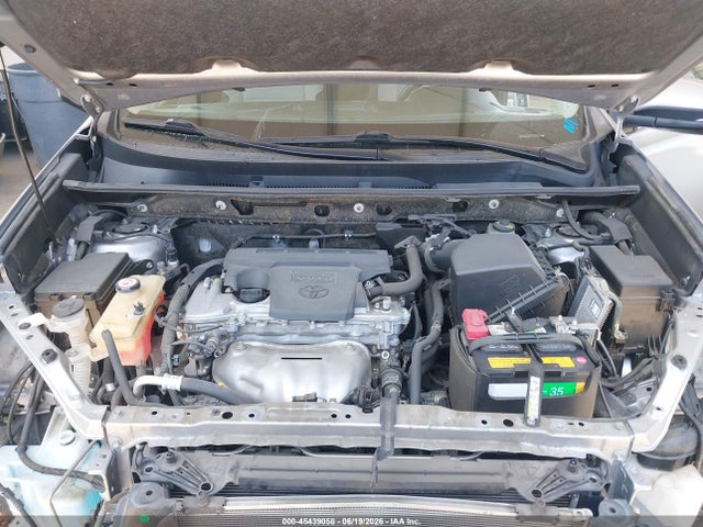 JTMWFREV4JD130584 Toyota Rav4 Xle