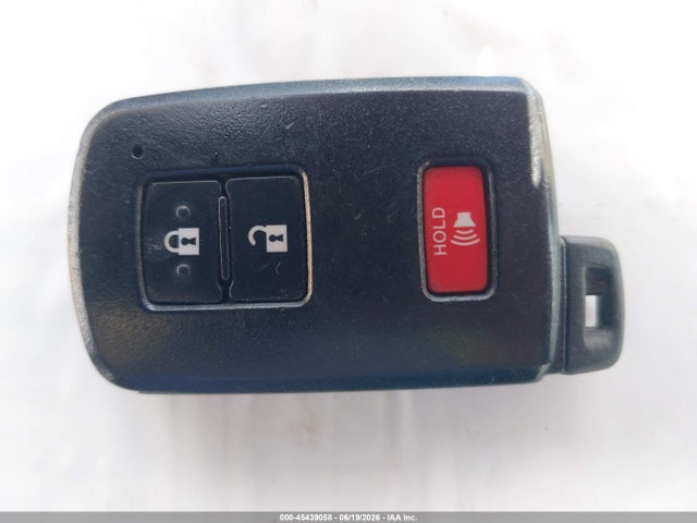 JTMWFREV4JD130584 Toyota Rav4 Xle