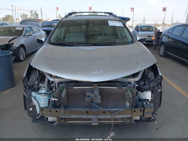 JTMWFREV4JD130584 Toyota Rav4 Xle