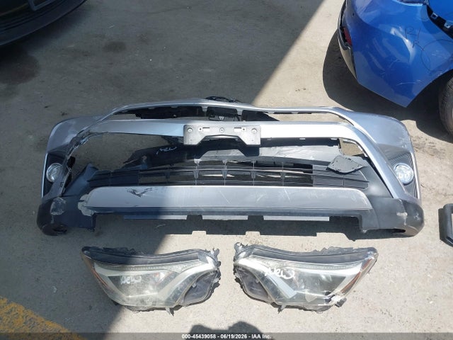 JTMWFREV4JD130584 Toyota Rav4 Xle