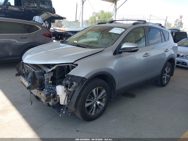 JTMWFREV4JD130584 Toyota Rav4 Xle
