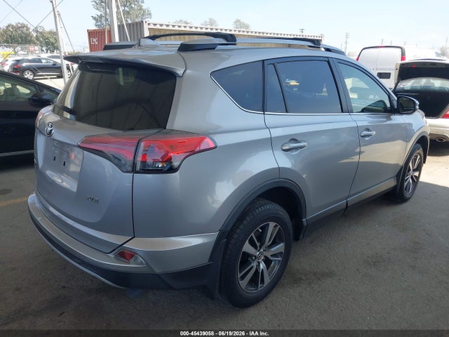 JTMWFREV4JD130584 Toyota Rav4 Xle