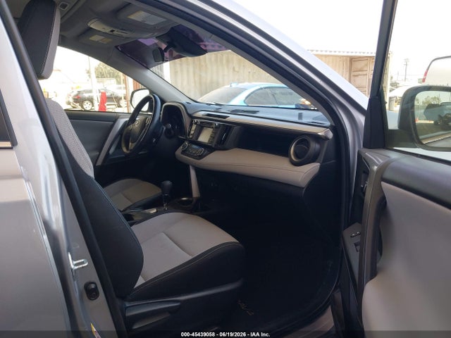 JTMWFREV4JD130584 Toyota Rav4 Xle