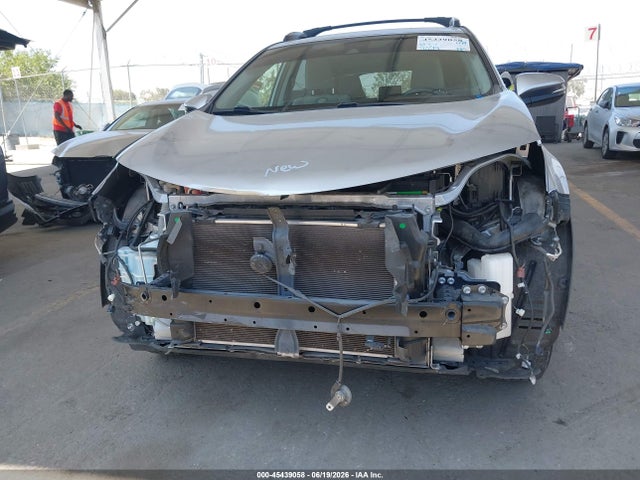 JTMWFREV4JD130584 Toyota Rav4 Xle