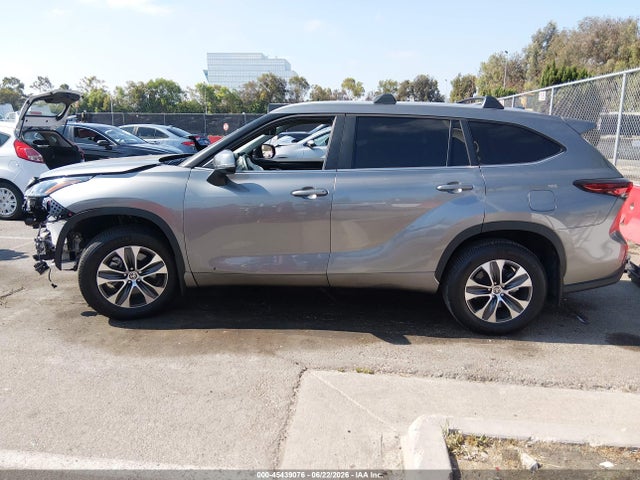 5TDKDRBH2TS599439 Toyota Highlander Xle
