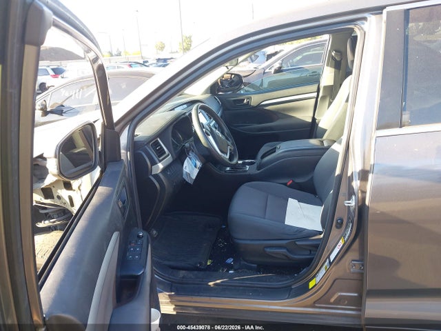 Toyota Highlander Le 2018 5TDZARFHXJS034337 Image 5