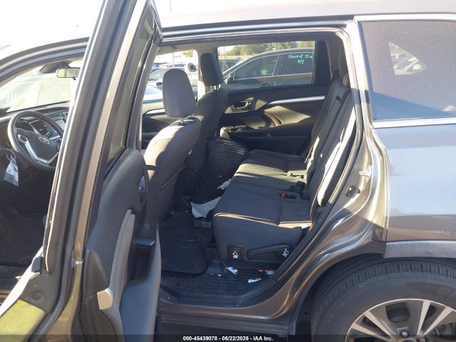 Toyota Highlander Le 2018 5TDZARFHXJS034337 Image 8