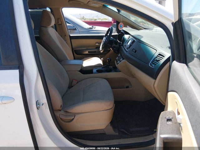 KIA SEDONA LX 2016 KNDMB5C19G6203764 Image 5