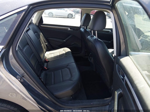 1VWBT7A36HC029740 Volkswagen Passat 1.8t Se