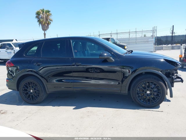 Porsche Cayenne 2018 WP1AA2A24JKA05736 Image 14