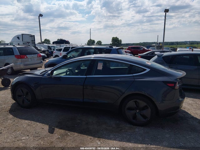 45439752 :رقم المزاد ، 5YJ3E1EB8JF114085 vin ، 2018 Tesla Model 3 Long Range/performance مزاد بيع