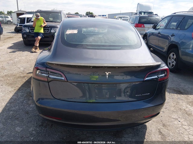 45439752 :رقم المزاد ، 5YJ3E1EB8JF114085 vin ، 2018 Tesla Model 3 Long Range/performance مزاد بيع