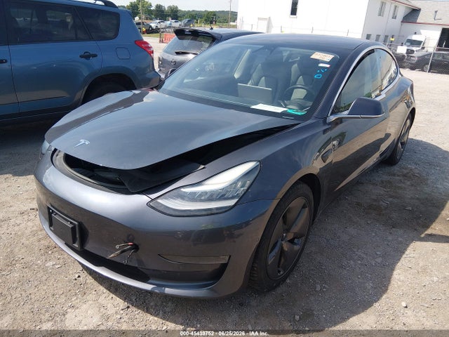 45439752 :رقم المزاد ، 5YJ3E1EB8JF114085 vin ، 2018 Tesla Model 3 Long Range/performance مزاد بيع