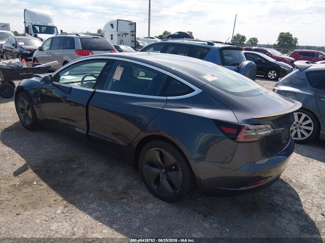 45439752 :رقم المزاد ، 5YJ3E1EB8JF114085 vin ، 2018 Tesla Model 3 Long Range/performance مزاد بيع