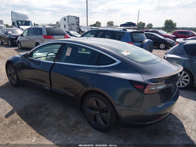 45439752 :رقم المزاد ، 5YJ3E1EB8JF114085 vin ، 2018 Tesla Model 3 Long Range/performance مزاد بيع