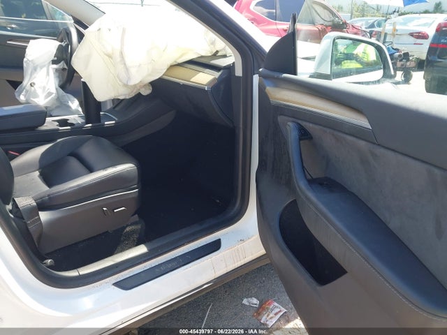 Продажа на аукционе авто 2023 Tesla Model Y Awd/long Range Dual Motor All-wheel Drive, vin: 7SAYGDEE0PA042254, номер лота: 45439797