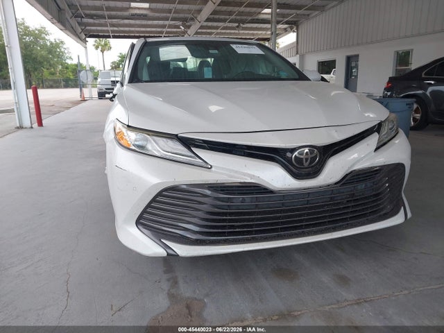 45440023 :رقم المزاد ، 4T1B11HKXJU152844 vin ، 2018 Toyota Camry Xle مزاد بيع