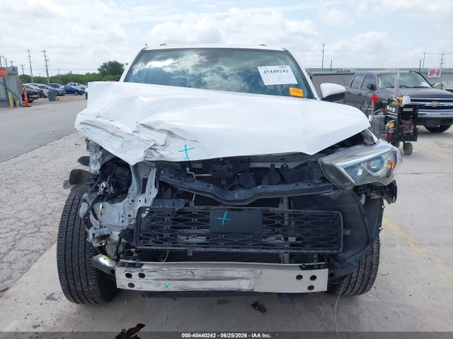 Toyota 4RUNNER SR5 2022 JTEMU5JR9N6081855 Image 13