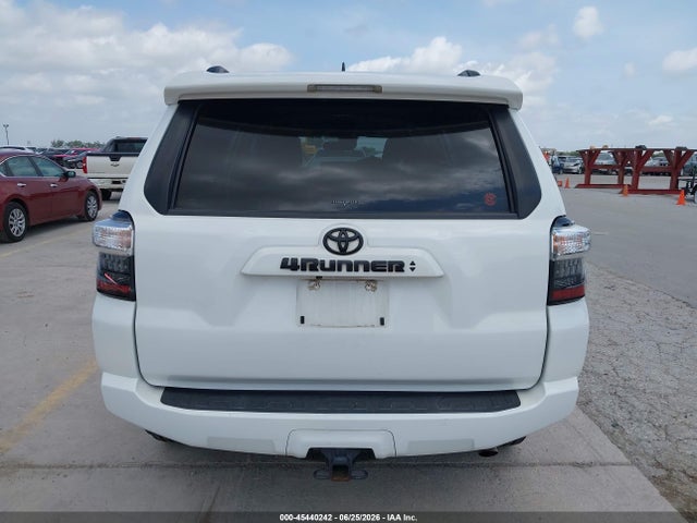 Toyota 4RUNNER SR5 2022 JTEMU5JR9N6081855 Image 17