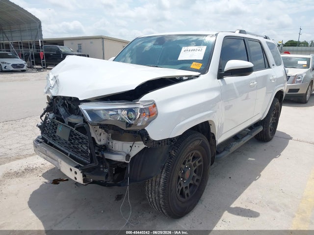Toyota 4RUNNER SR5 2022 JTEMU5JR9N6081855 Image 2