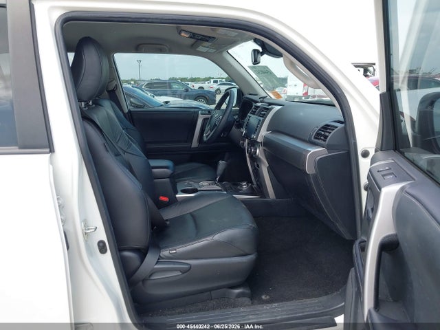 Toyota 4RUNNER SR5 2022 JTEMU5JR9N6081855 Image 5