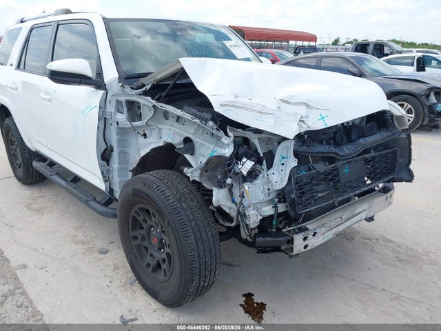 Toyota 4RUNNER SR5 2022 JTEMU5JR9N6081855 Image 6