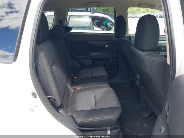 Mitsubishi Outlander Se 2016 JA4AZ3A33GZ023468 Image 8
